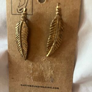 EARTHBOUND Gold Leaf Motif Earrings